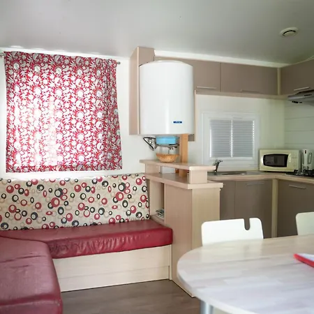 Ecovillage Soleil Du Pibeste 캠프장 4*