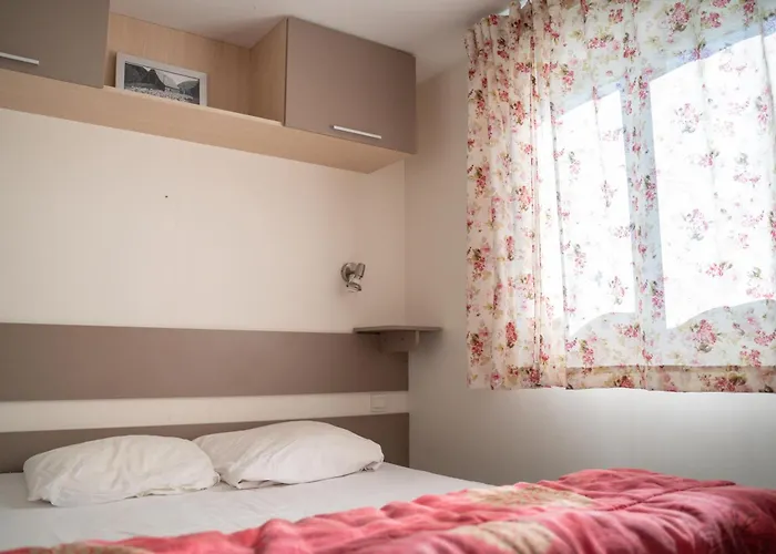 캠프장 Ecovillage Soleil Du Pibeste