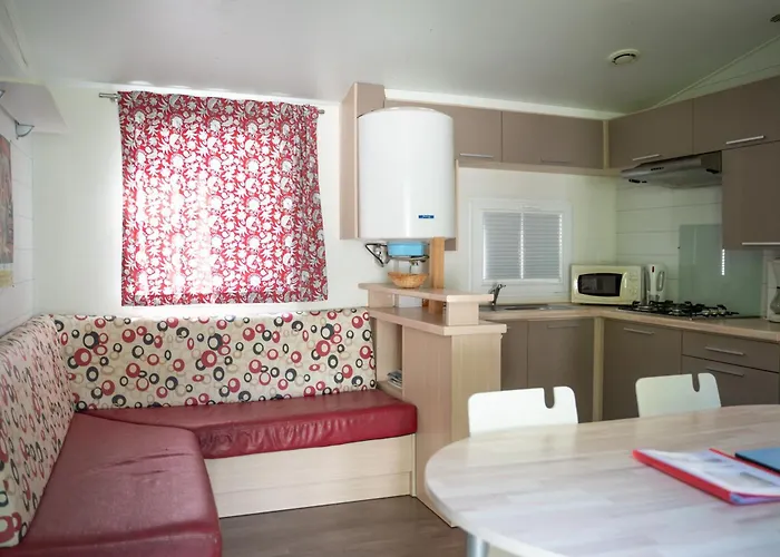 Ecovillage Soleil Du Pibeste 캠프장 4*