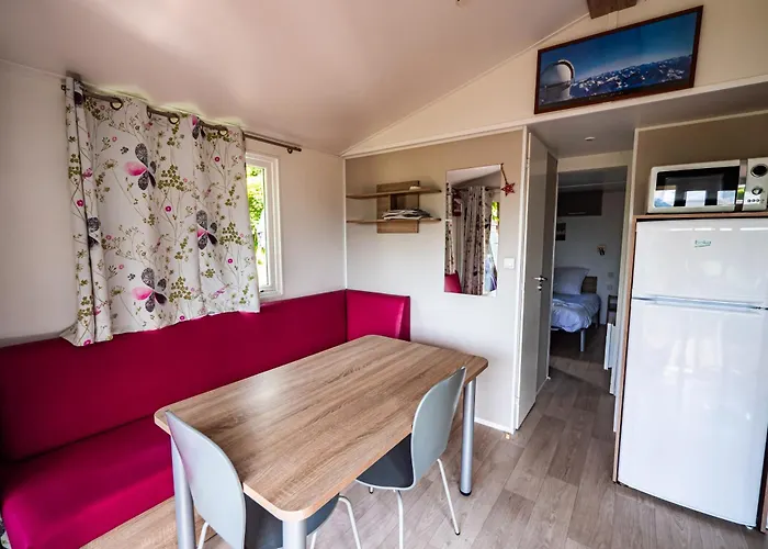 Κάμπινγκ Ecovillage Soleil Du Pibeste 4*